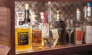 Couple drinks at the Bolero Bar in Davos