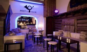 Purple atmosphere at the "Pöstli Club" in Davos 