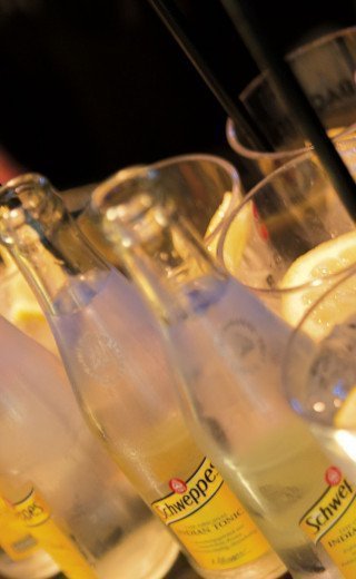 Cocktails im Pöstli Club des Morosani Hotels in Davos