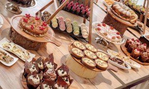 Dessert buffet at the Morosani "Schweizerhof" in Davos