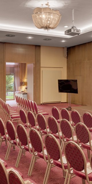 Gardenhall Großer bestuhlter Gartensaal im Morosani Hotel