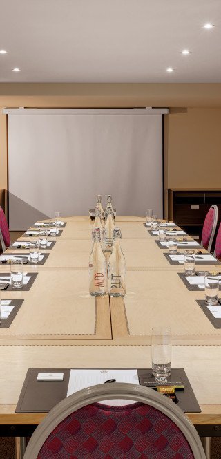 Mezzanine Meeting room Langer Tisch im "Mezzanine" Meetingraum