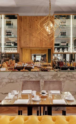 Modernes Design im Restaurant "Damoro" in Davos