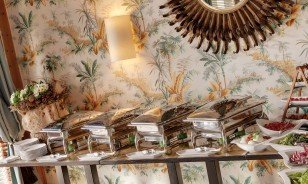 Warm buffet at the Veranda meeting room of the Morosani "Schweizerhof" in Davos