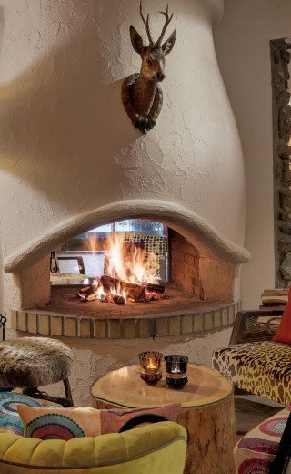 Pöstli Lounge with an open fireplace 