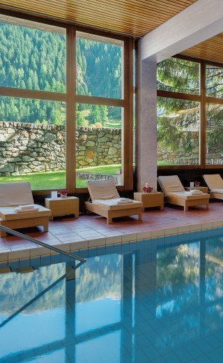 Großer Pool im Morosani "Posthotel" in Davos