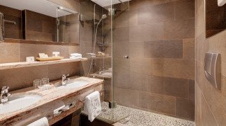 Bathroom of the "Posthotel" Double Superior Room in Davos