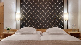 Uriges Doppelzimmer im Haupthaus des Posthotels 