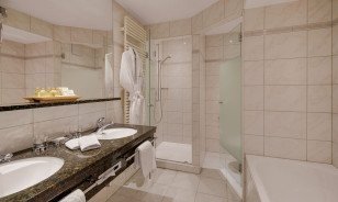 Badezimmer im Pöstli