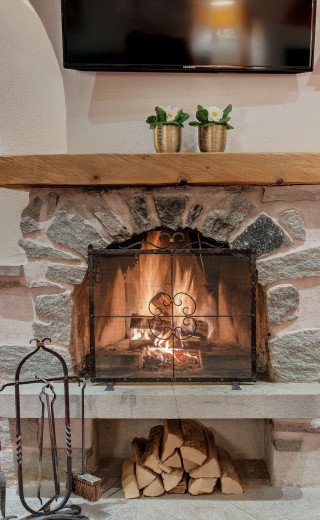 Junior Suite with an open fireplace at the Morosani "Posthotel" in Davos