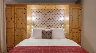 Large double bed at the double sport room