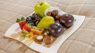 Fruit plate at the Villa Double Standard room in Davos