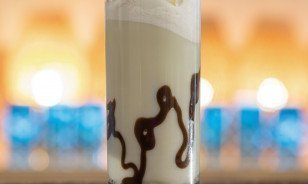 Grasshopper Shot in Pop-up-Shot-Bar des Morosani Hotels