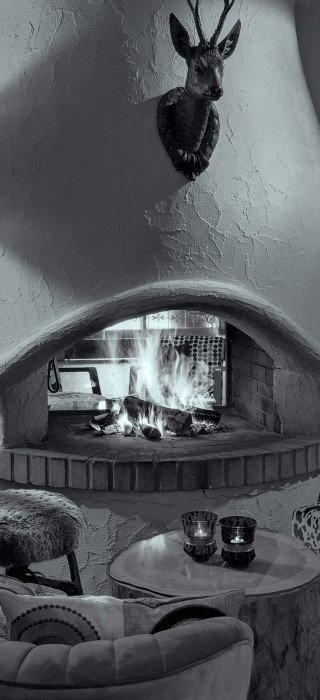 Lobby with chimney Posthotel Morosani