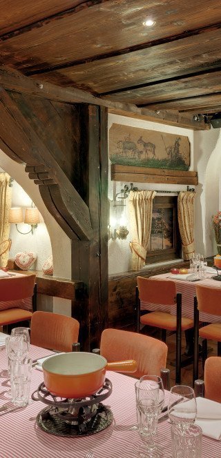 La Cave Urige Einrichtung im "La Cave" des Morosani Hotels