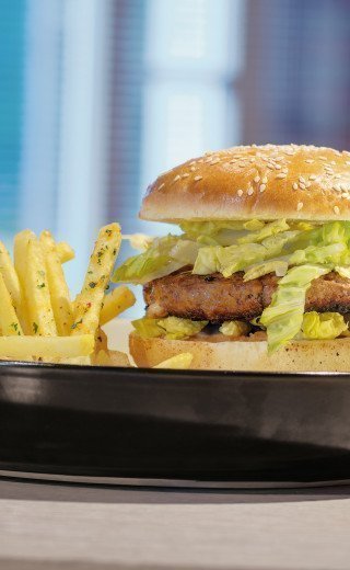 Burger and fries at the "Pöstli Corner" in Davos