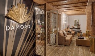 The hall of the Morosani "Schweizerhof" in Davos