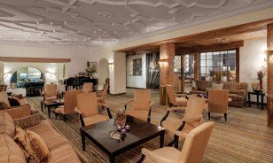 The hall of the Morosani "Schweizerhof" in Davos