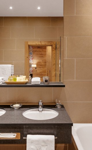 Badezimmer im Doppelzimmer Superior im Morosani Hotel