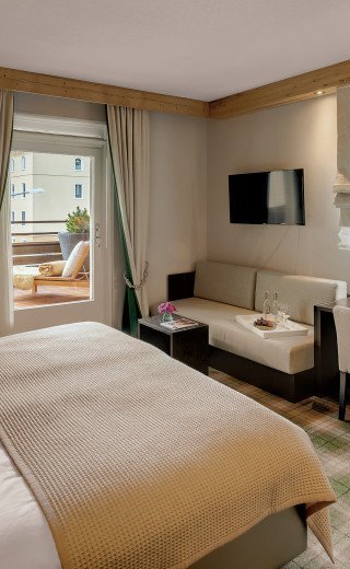 Schlafbereich im Doppelzimmer Deluxe des Morosani "Schweizerhof"