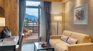 Living area of the "Schweizerhof" Suite in Davos