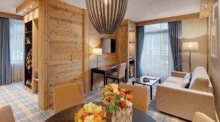Living area of the "Schweizerhof" Suite in Davos