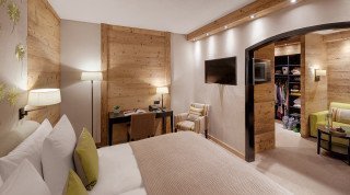 Schlafzimmer der Junior Suite im Schweizerhof Haupthaus 