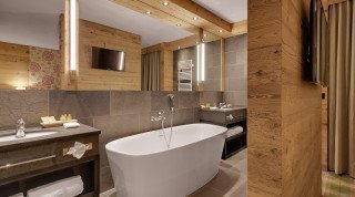 Bathtub of the Morosani "Schweizerhof" Suite in Davos