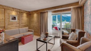 Wohnbereich der Suite mit 2 Schlafzimmern