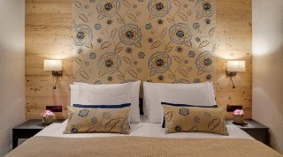 Double bed of the "Schweizerhof" Suite in Davos